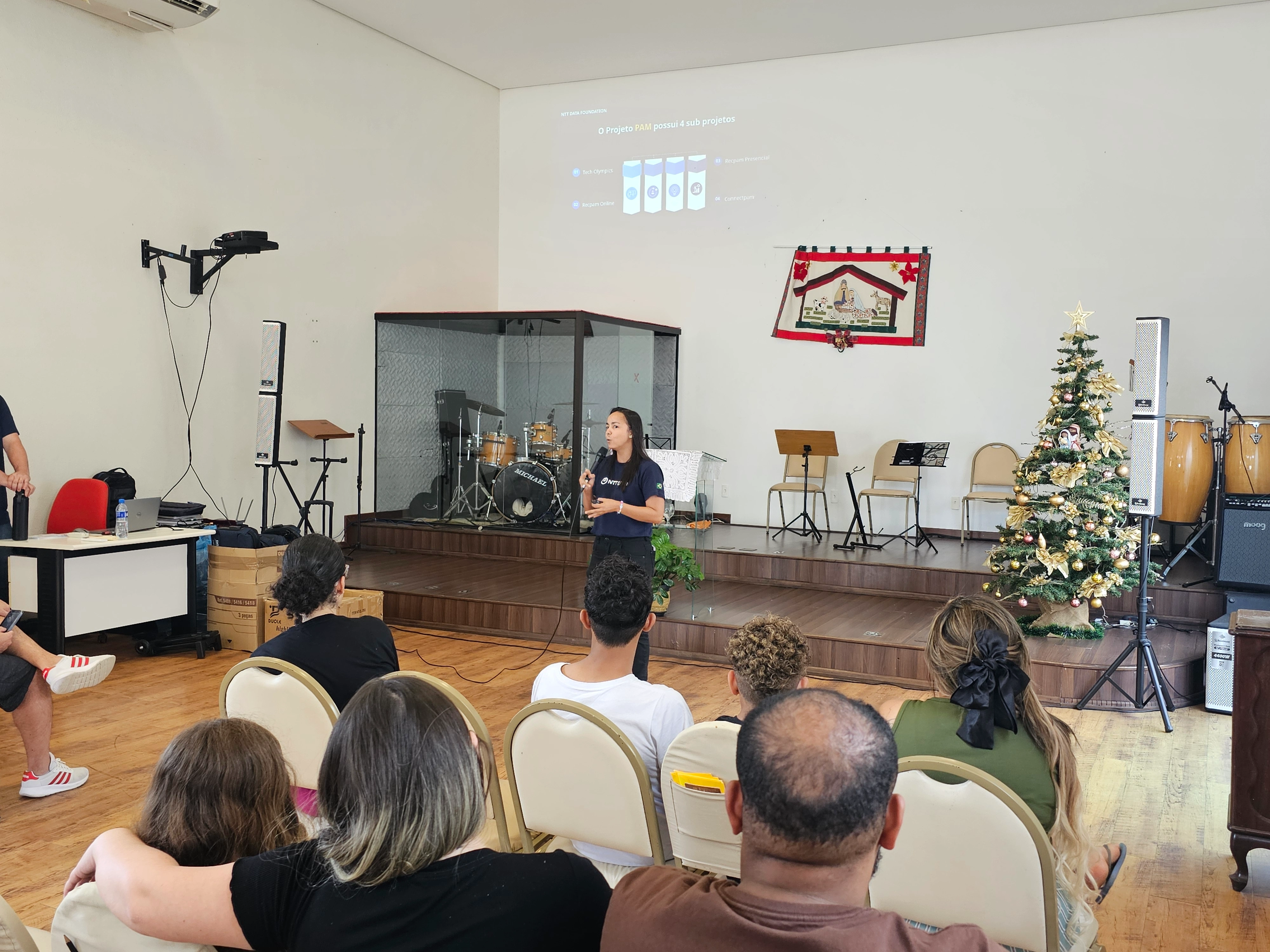 Presencia profesional en un encuentro tech